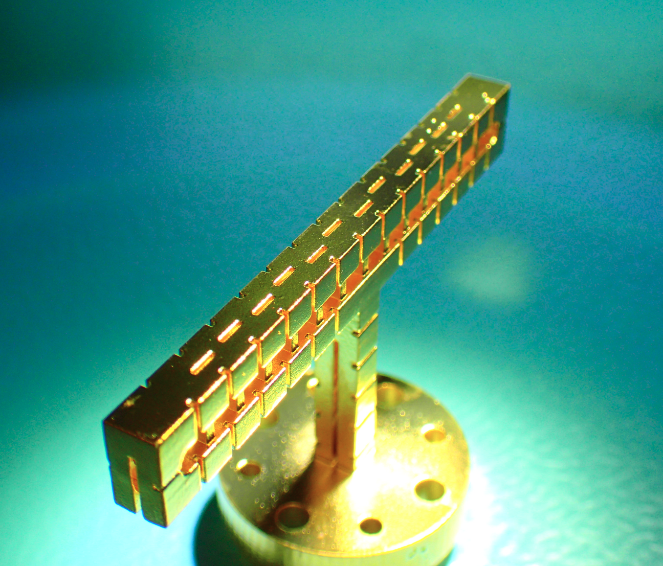 Zur Seite: 3D-Printed Microwave Components, Assembly and Interconnects